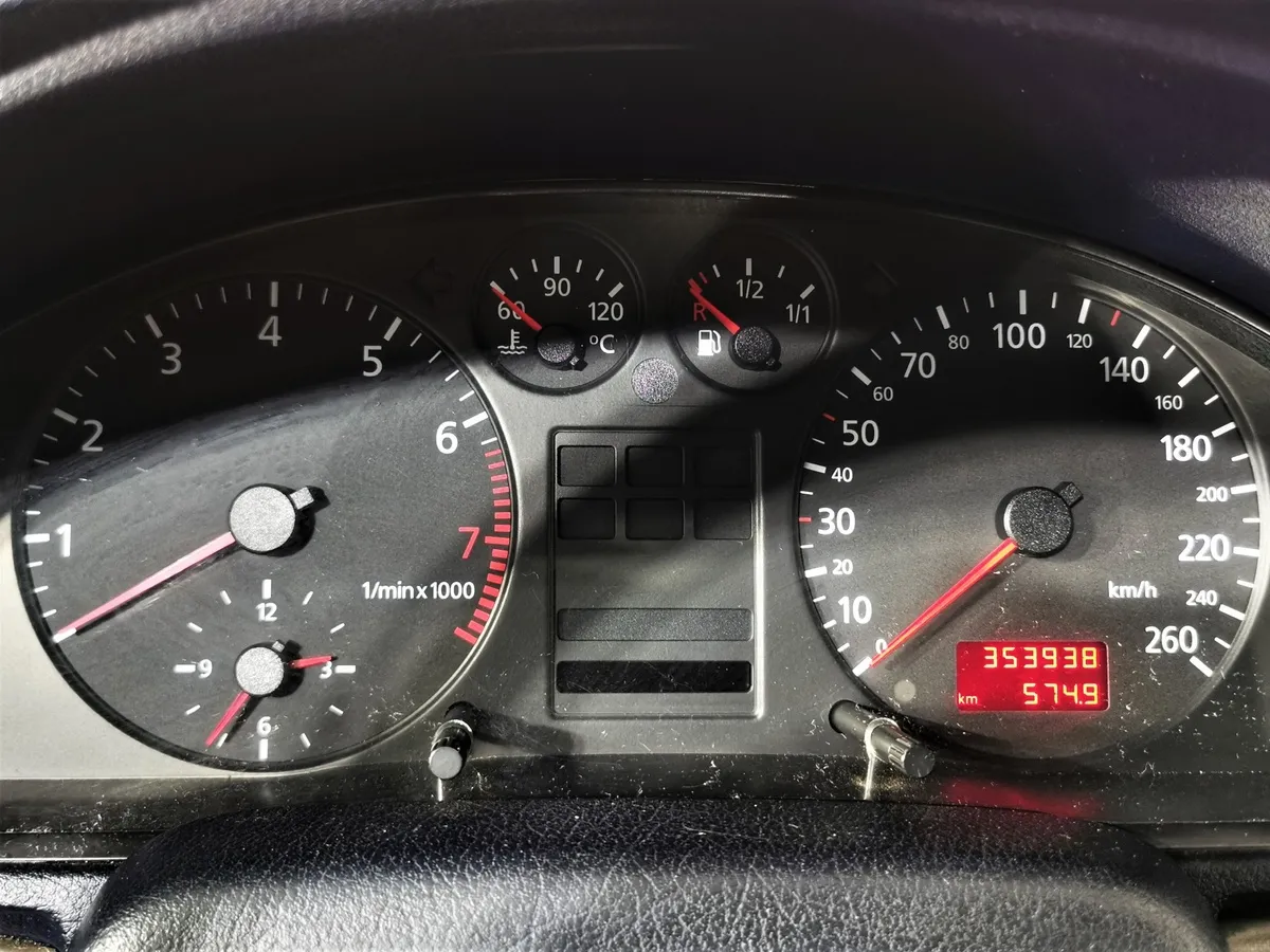 Audi A4 1.6 MT (101 л.с.) Белый в АВИЛОН. Слайд №17