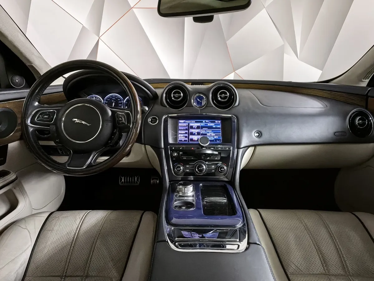 Jaguar XJ 3.0 AT AWD LWB (340 л.с.) Portfolio Черный в АВИЛОН. Слайд №13