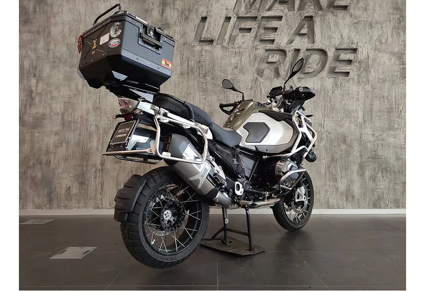 LIVE. Слайд №6