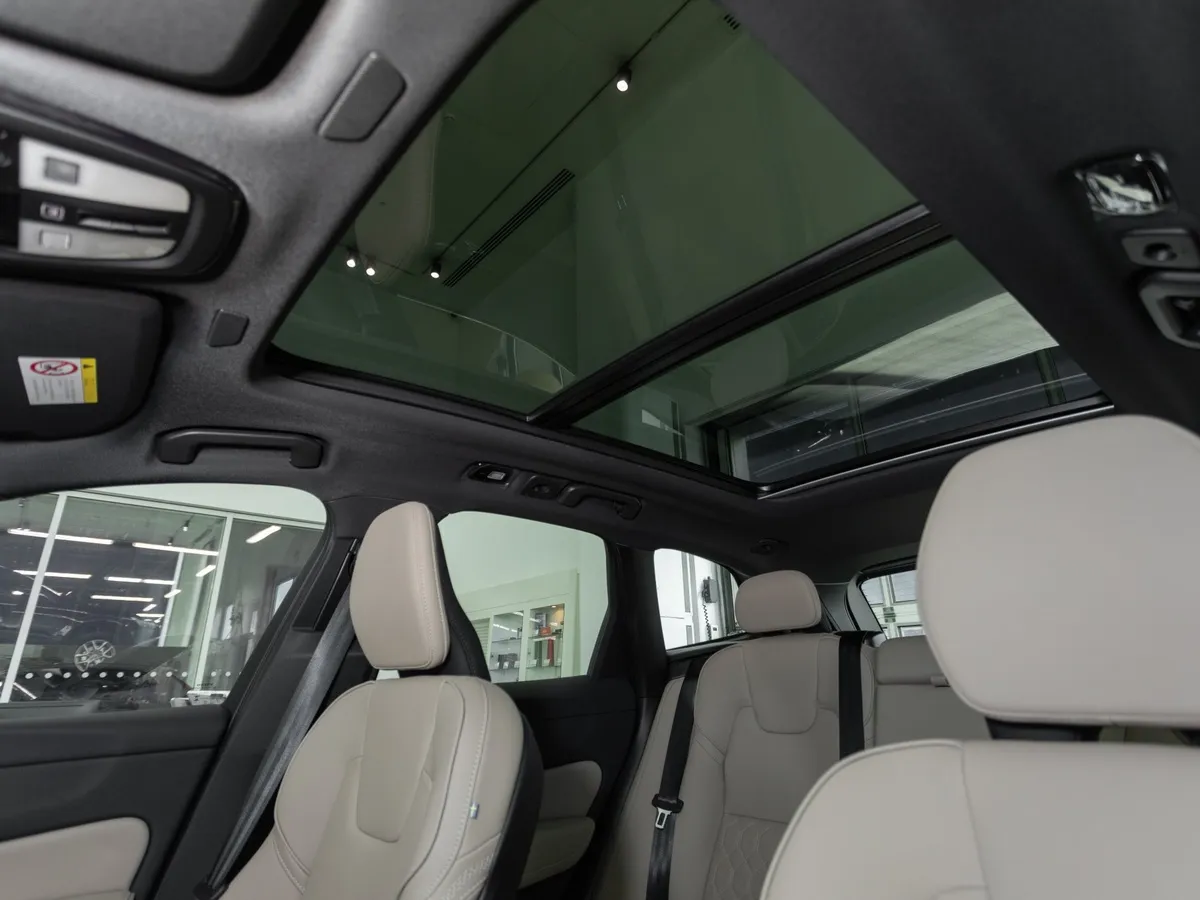 Volvo XC60 2.0 AT AWD (264 л.с.) Luxury Edition Черный в АВИЛОН. Слайд №11