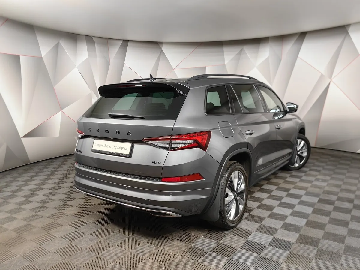 Skoda Kodiaq 2.0 TSI DSG 4X4 (180 л.с.) Серый в АВИЛОН. Слайд №2