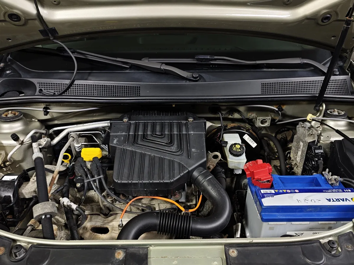 Renault Logan 1.6 MT (82 л.с.) Бежевый в АВИЛОН. Слайд №11