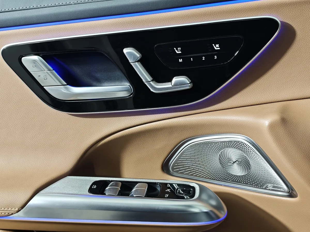 Mercedes-Benz E-Класс E 300 4MATIC (258 л.с.) Белый в АВИЛОН. Слайд №21