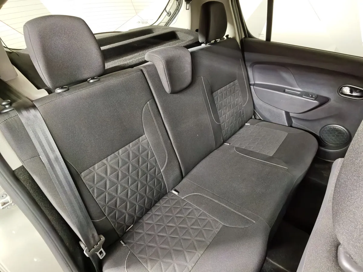Renault Sandero 1.6 AT (103 л.с.) Stepway Бежевый в АВИЛОН. Слайд №17