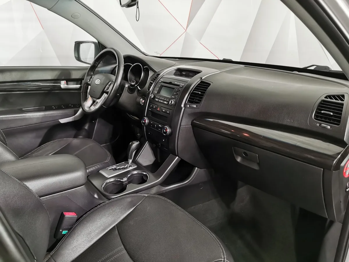 Kia Sorento 2.4 AT 4WD (175 л.с.) Comfort Серебристый в АВИЛОН. Слайд №13