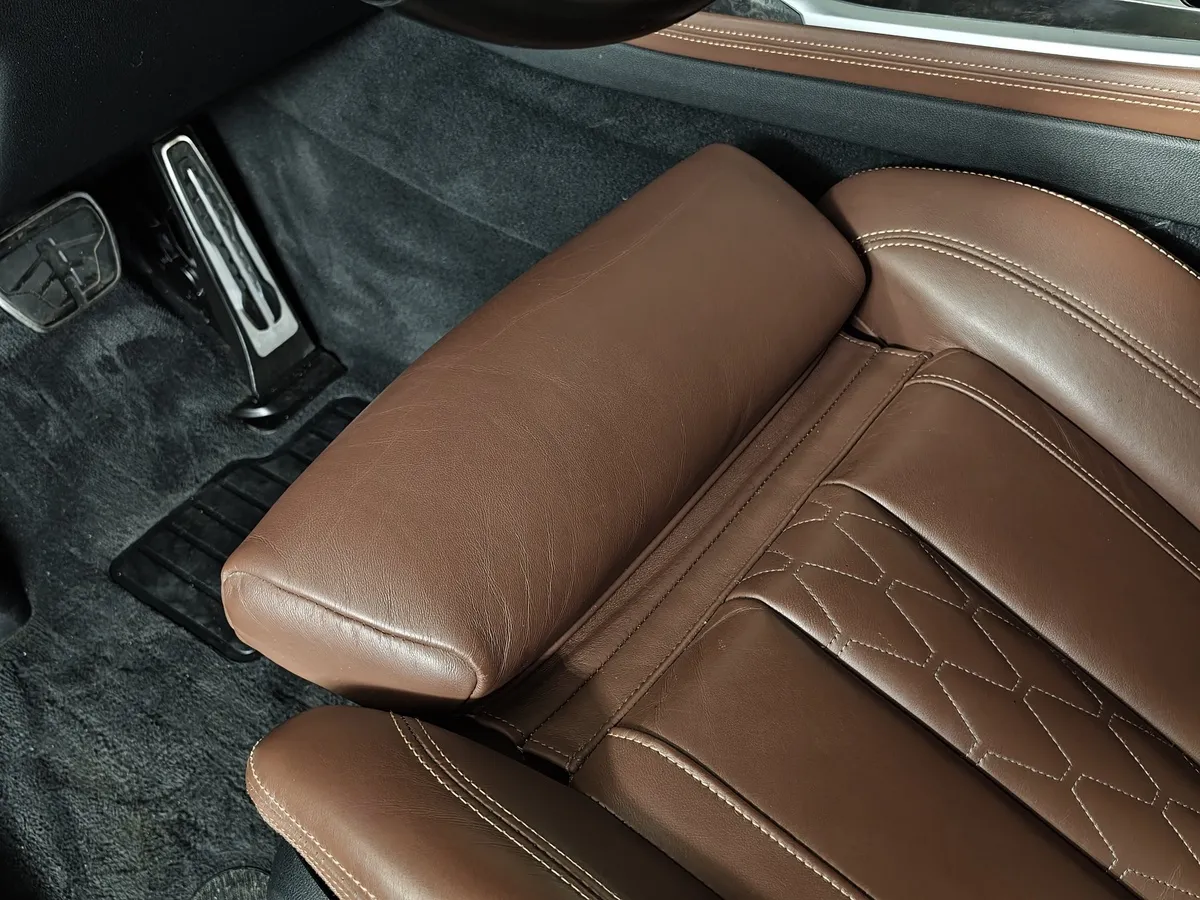 BMW X7 xDrive40d Steptronic (340 л.с.) Базовая (Локальная сборка) Черный в АВИЛОН. Слайд №28