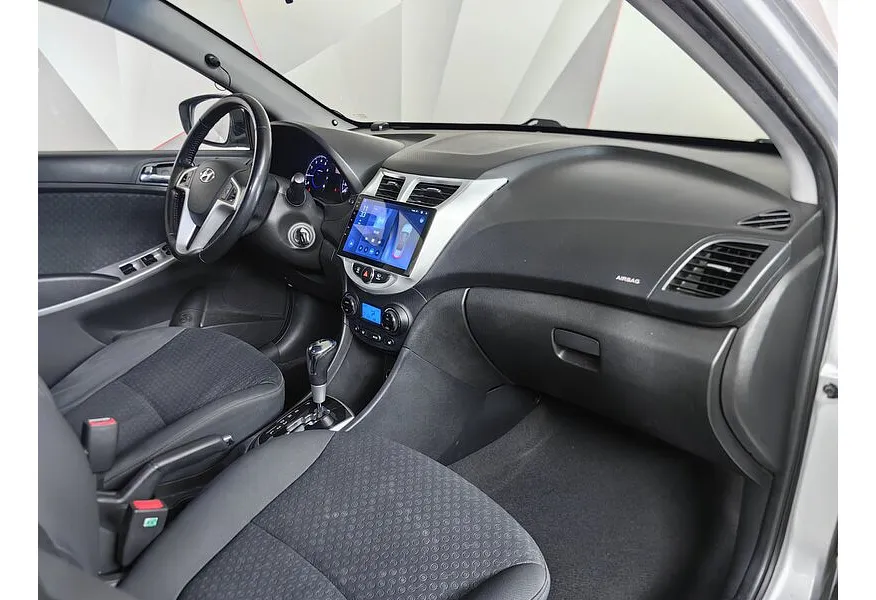 Hyundai Solaris 1.6 AT (123 л.с.) Active Серебристый в АВИЛОН. Слайд №12