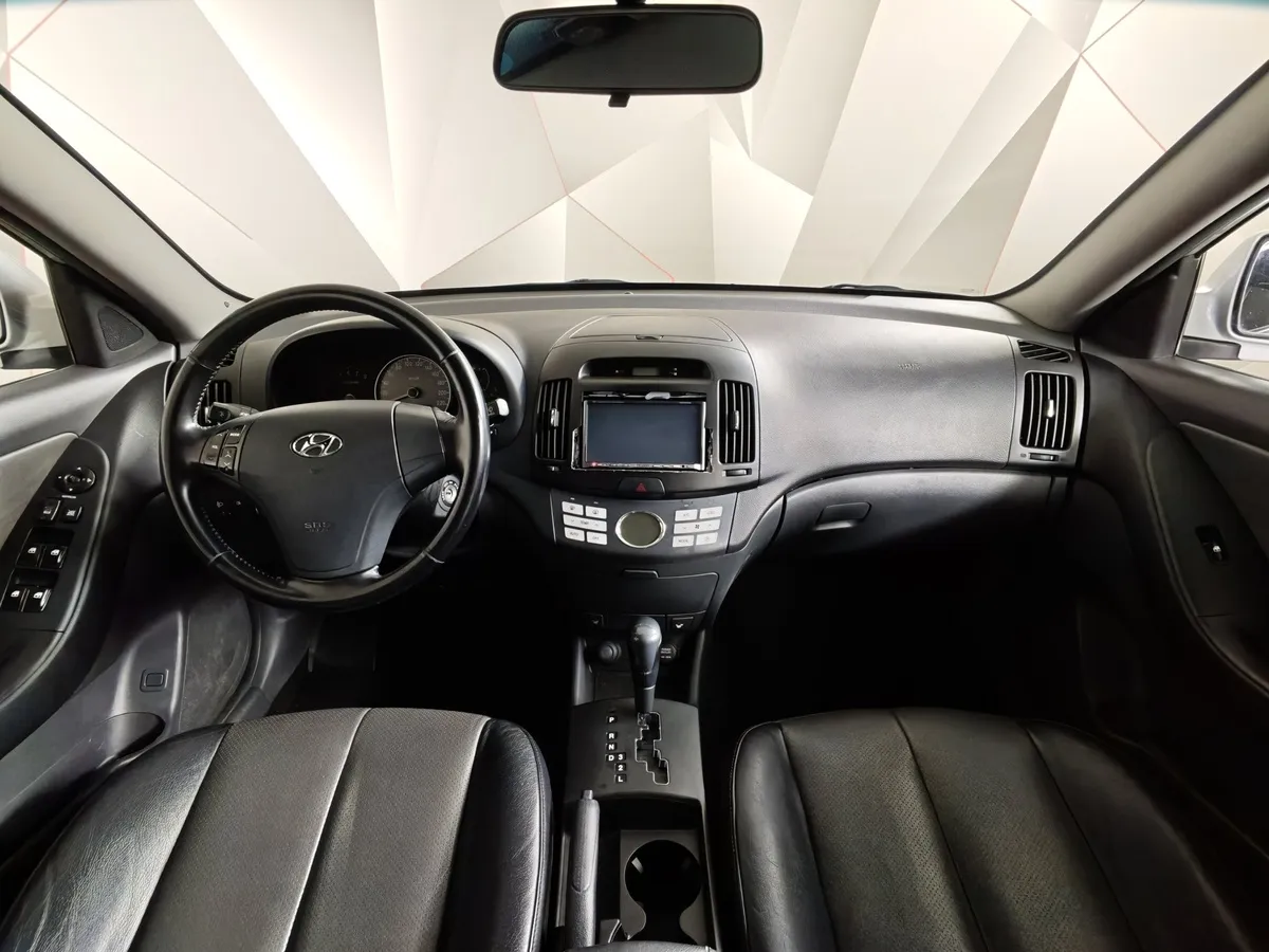 Hyundai Elantra 1.6 AT (122 л.с.) Серебристый в АВИЛОН. Слайд №13
