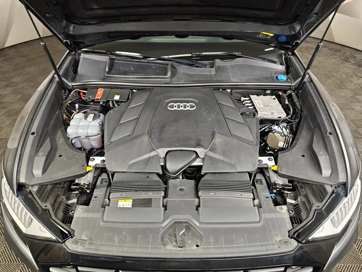 Audi Q8 55 TFSI Tiptronic quattro (340 л.с.) Серый в АВИЛОН. Слайд №11