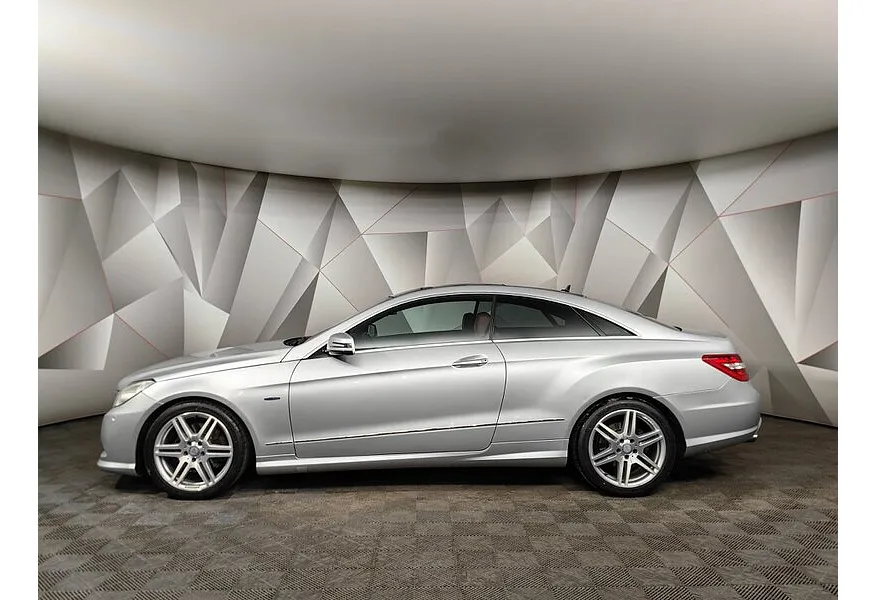 Mercedes-Benz E-Класс E 250 T BlueEfficiency 7G-Tronic Plus (204 л.с.) Серебристый в АВИЛОН. Слайд №5