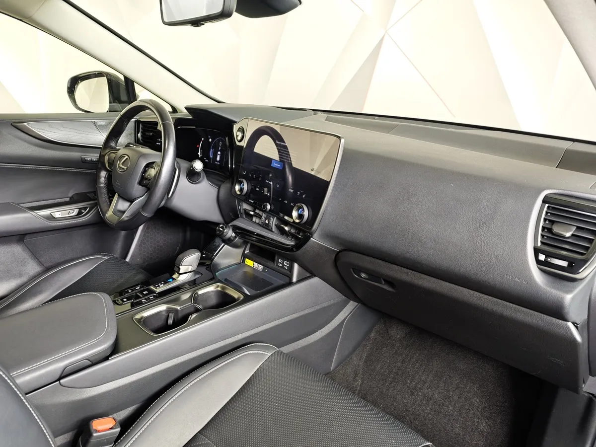 Lexus NX 2.5 AT AWD (200 л.с.) Luxury Черный в АВИЛОН. Слайд №13