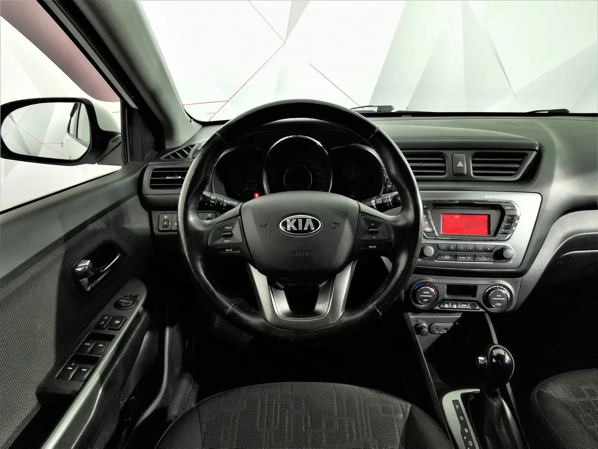 Kia Rio 1.6 AT (123 л.с.) Белый в АВИЛОН. Слайд №19