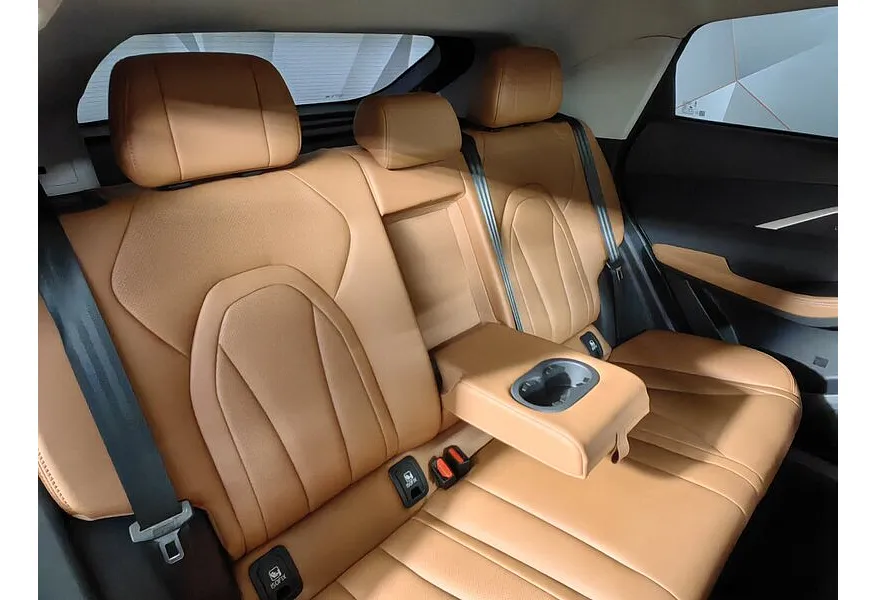 Omoda C5 1.5T CVT (147 л.с.) Ultimate (красные элементы экстерьера) Черный в АВИЛОН. Слайд №16