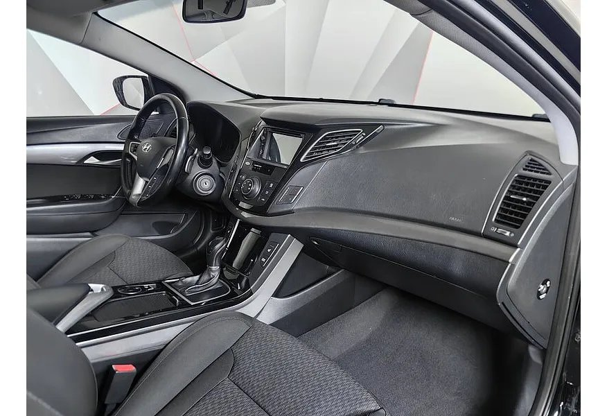 АВИЛОН - Hyundai i40 2.0 AT (150 л.с.) Comfort Черный - slide 8