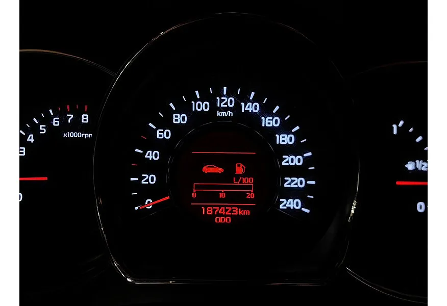 Kia Ceed 1.6 MT (129 л.с.) Comfort Белый в АВИЛОН. Слайд №18