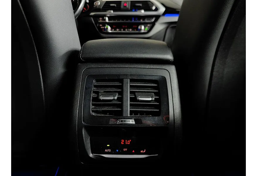 BMW X4 xDrive20i Steptronic (184 л.с.) Lifestyle Бежевый в АВИЛОН. Слайд №17