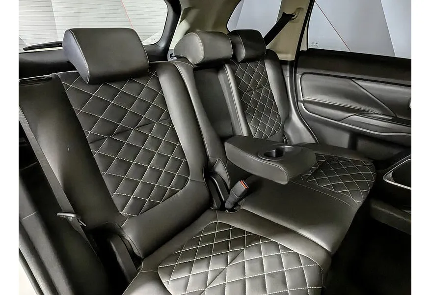 Mitsubishi Outlander 2.0 CVT (146 л.с.) Invite Белый в АВИЛОН. Слайд №16