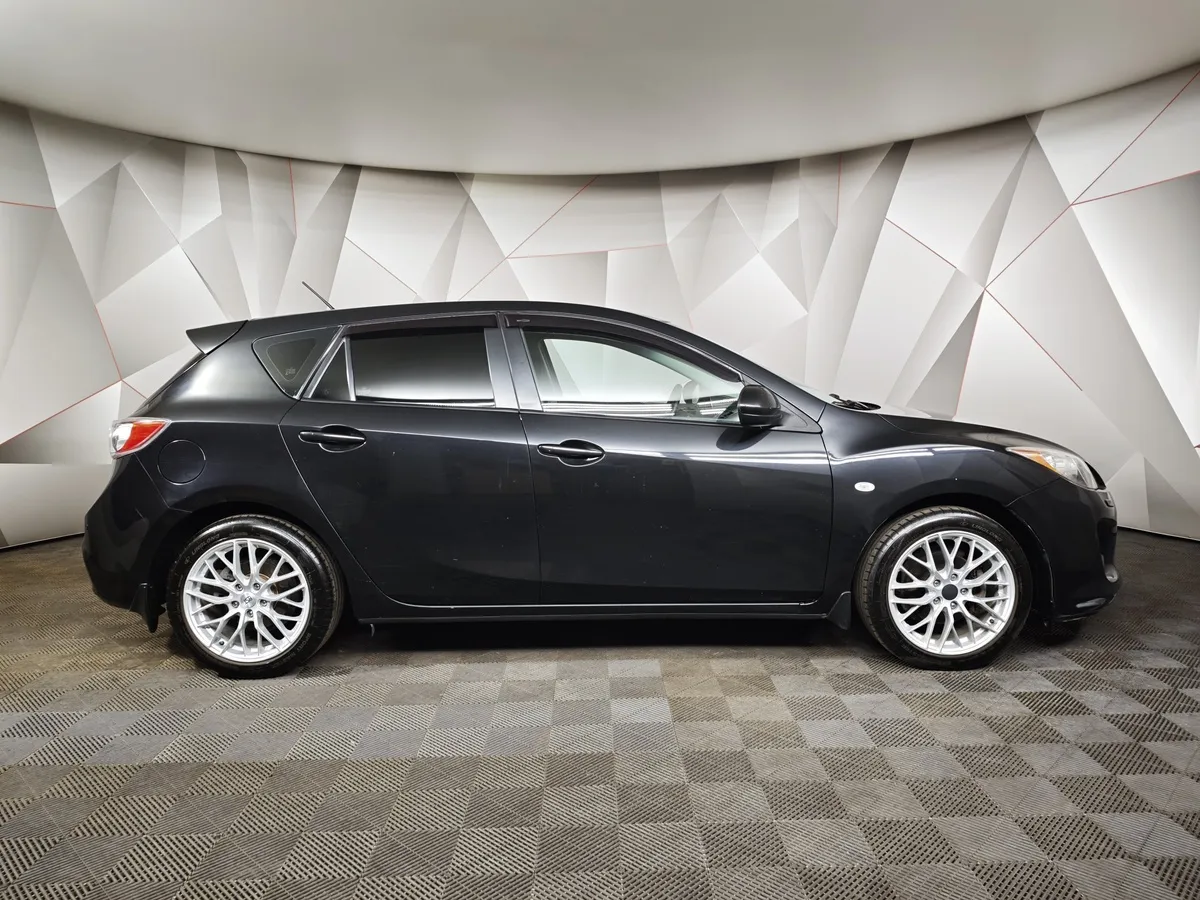 Mazda 3 1.6 AT (105 л.с.) Черный в АВИЛОН. Слайд №6