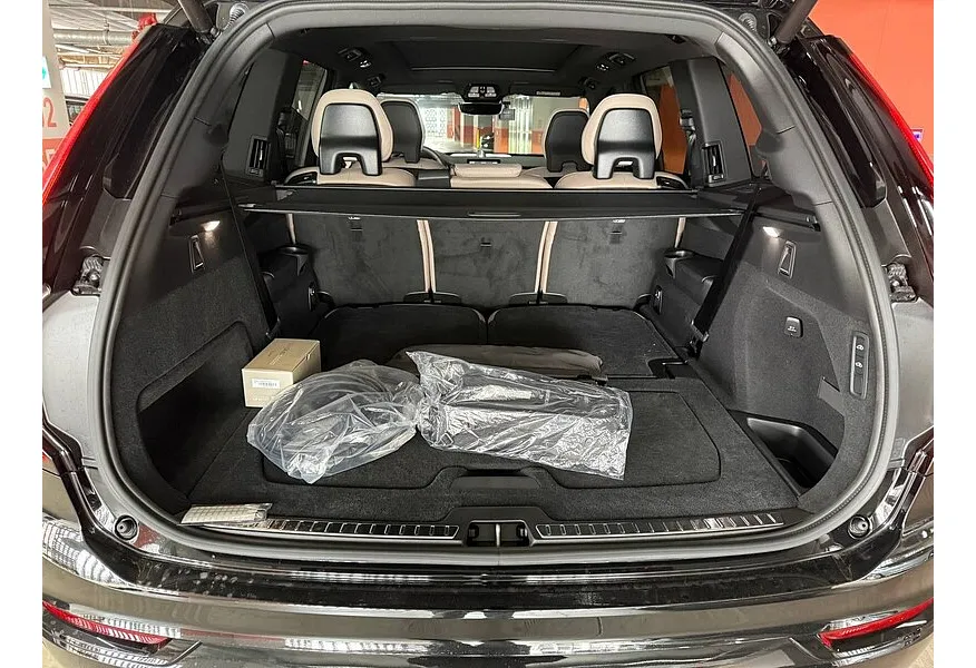 Volvo XC90 2.0 T8 plug-inhybrid AT AWD (7 мест) (455 л.с.) Ultra Bright Черный в АВИЛОН. Слайд №8