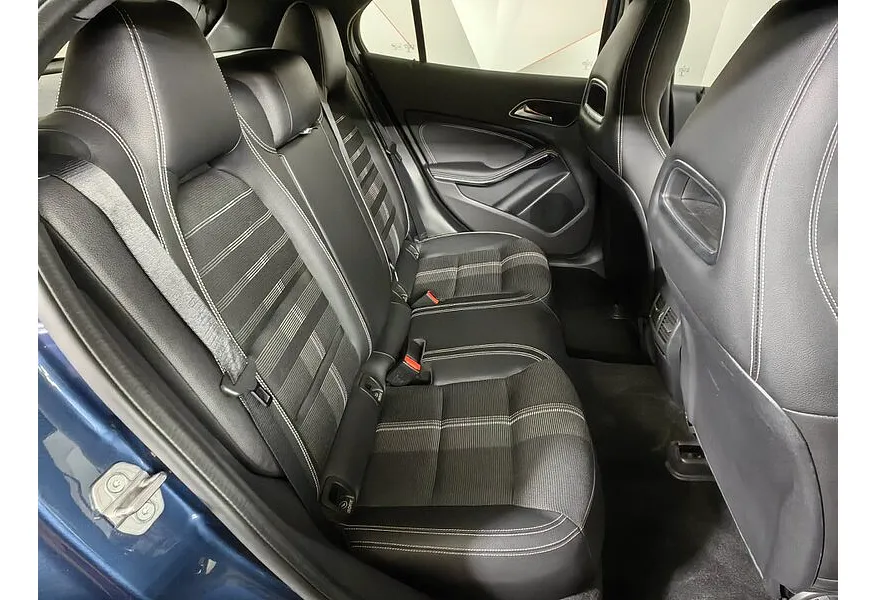 Mercedes-Benz GLA 200 7G-DCT (150 л.с.) Особая серия Синий в АВИЛОН. Слайд №16