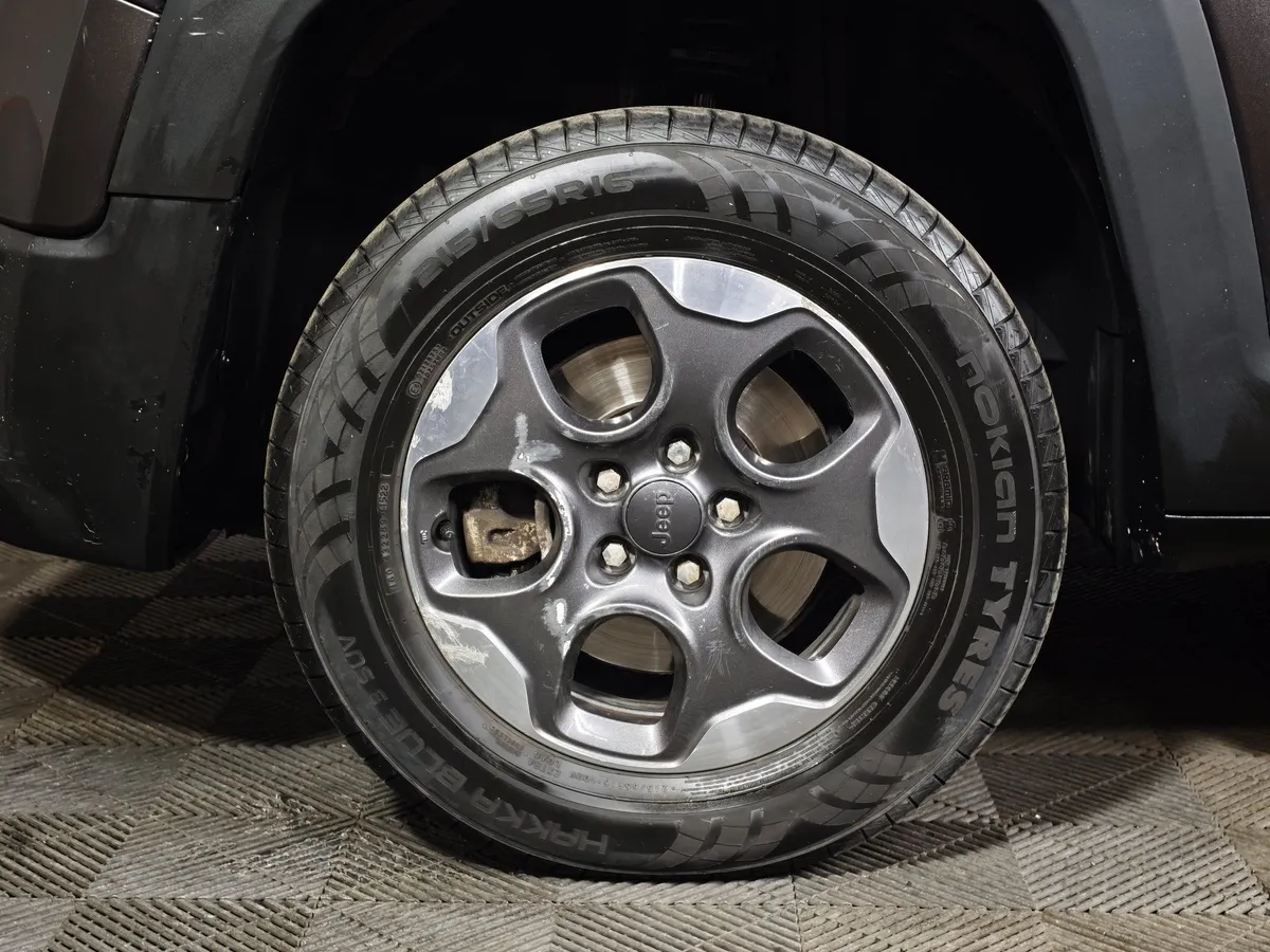 Jeep Renegade 2.4 AT 4x4 (184 л.с.) Trailhawk Серый в АВИЛОН. Слайд №9