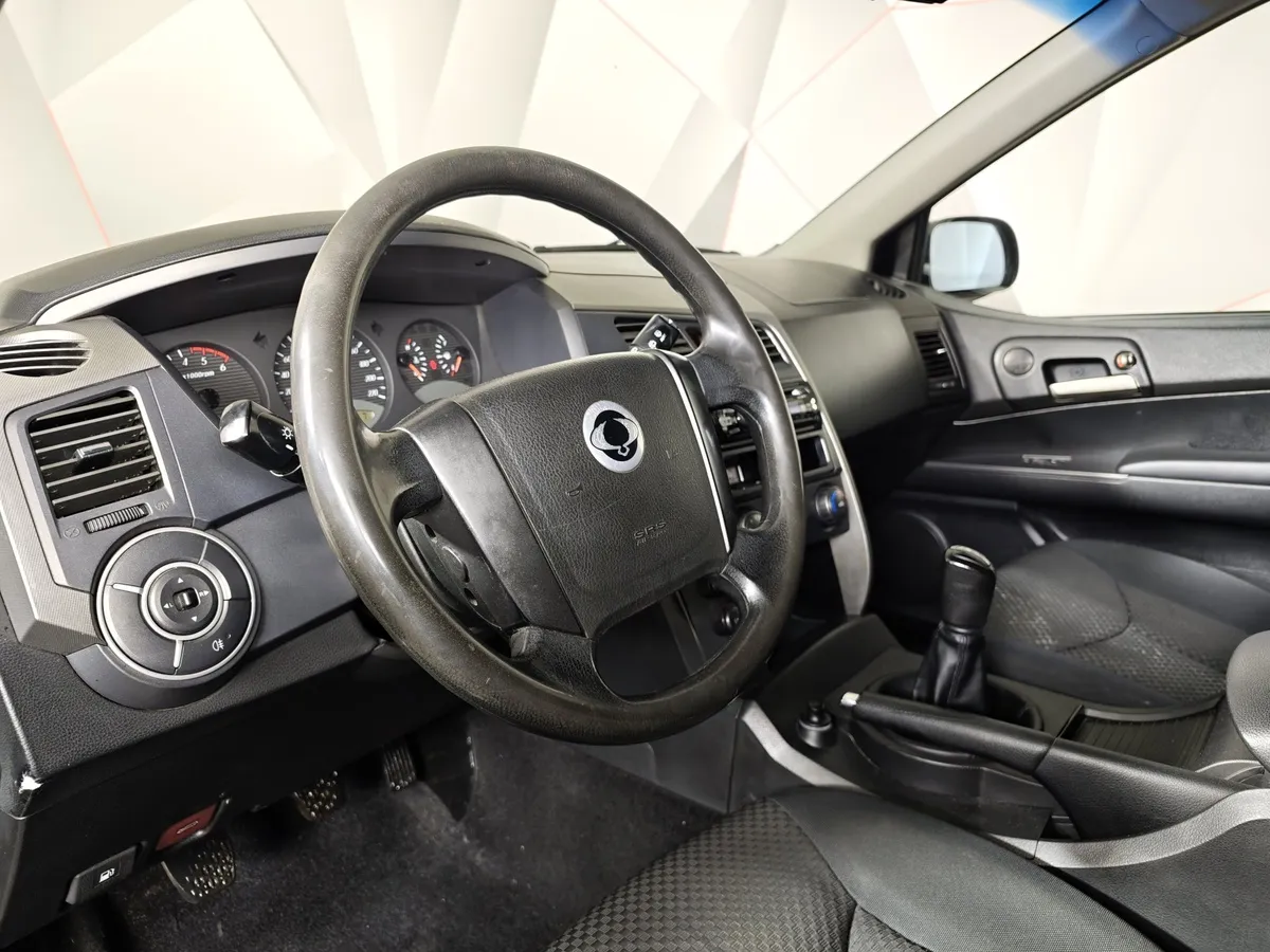 SsangYong Kyron 2.0 Xdi MT 4WD (141 л.с.) Черный в АВИЛОН. Слайд №19