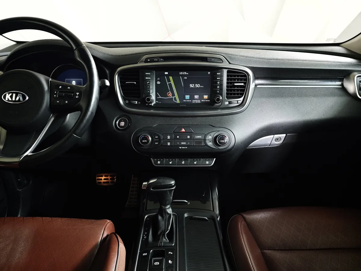 Kia Sorento 3.5 AT AWD (249 л.с.) GT Line Черный в АВИЛОН. Слайд №13