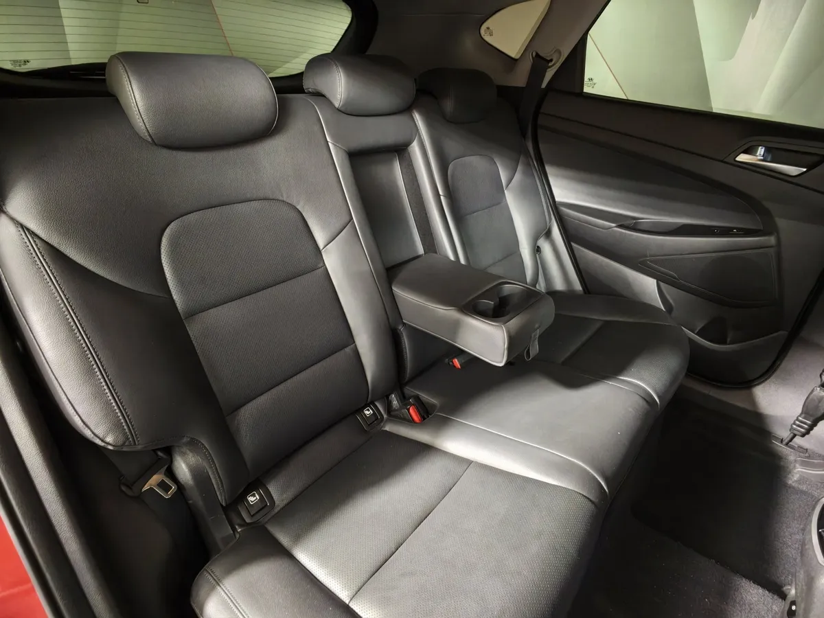 Hyundai Tucson 2.0 (150 л.с.) MPi-6AT-4WD Dynamic Красный в АВИЛОН. Слайд №17