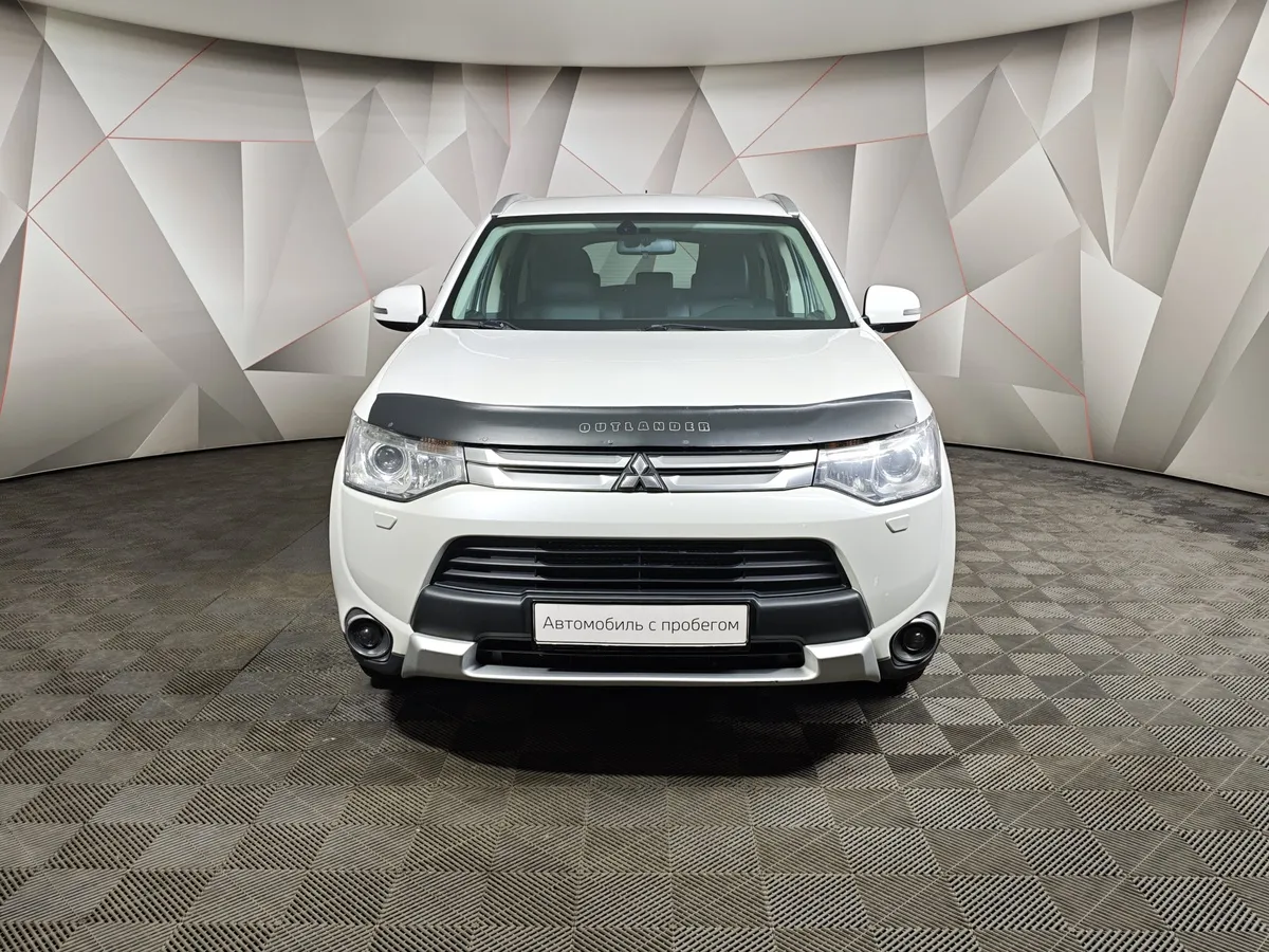 Mitsubishi Outlander 2.0 CVT 4WD (146 л.с.) Белый в АВИЛОН. Слайд №7