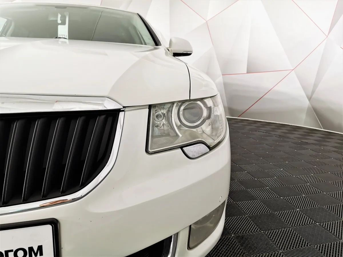 Skoda Superb 1.8 TSI DSG (152 л.с.) Белый в АВИЛОН. Слайд №10