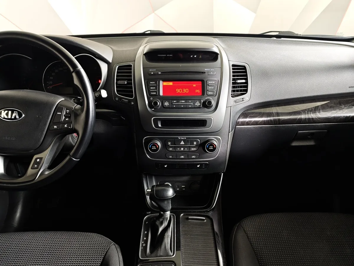 Kia Sorento 2.4 AT (175 л.с.) Classic Белый в АВИЛОН. Слайд №14
