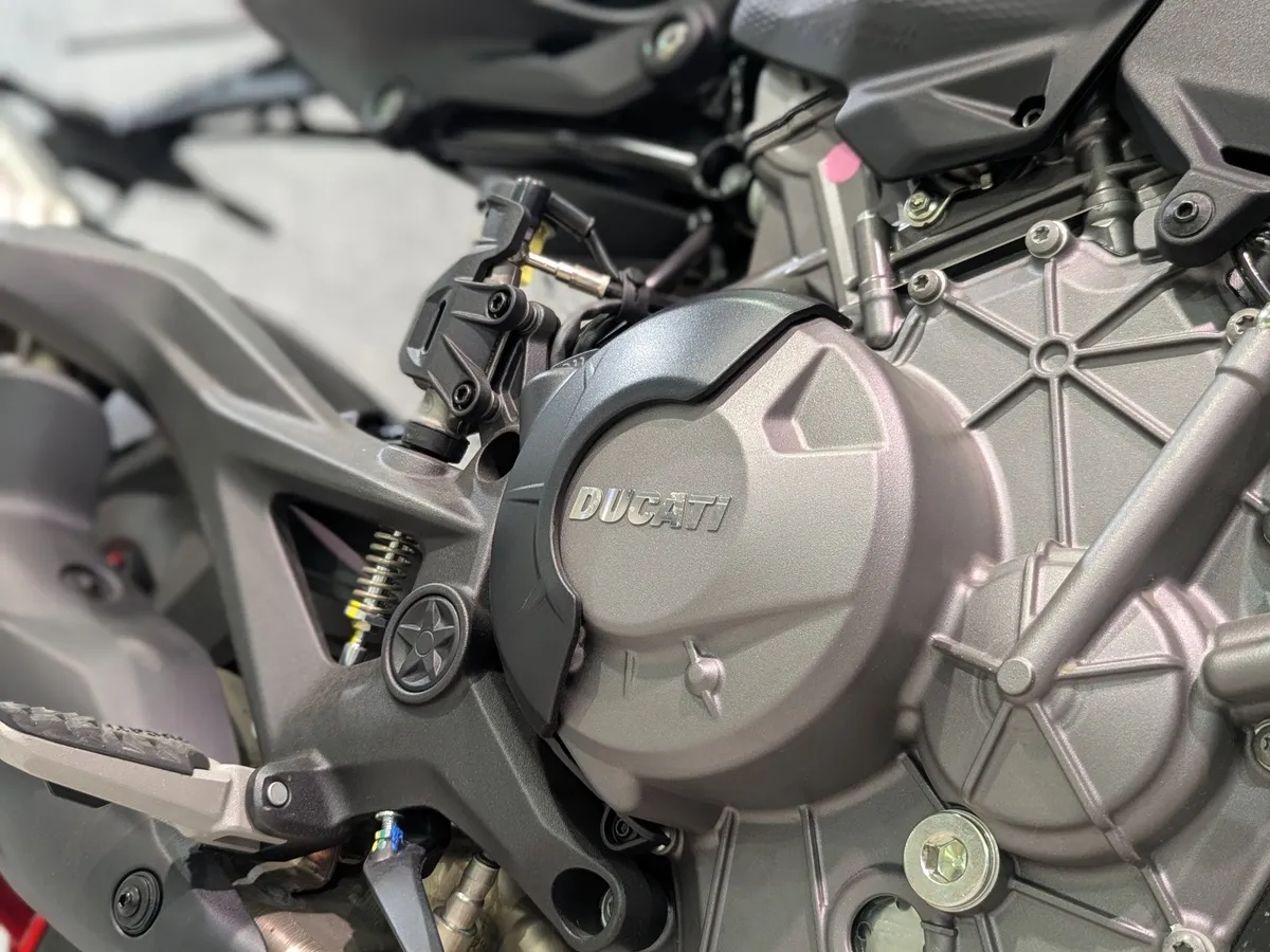 Ducati Monster Plus Plus 937 см³ 937 Белый в АВИЛОН. Слайд №8