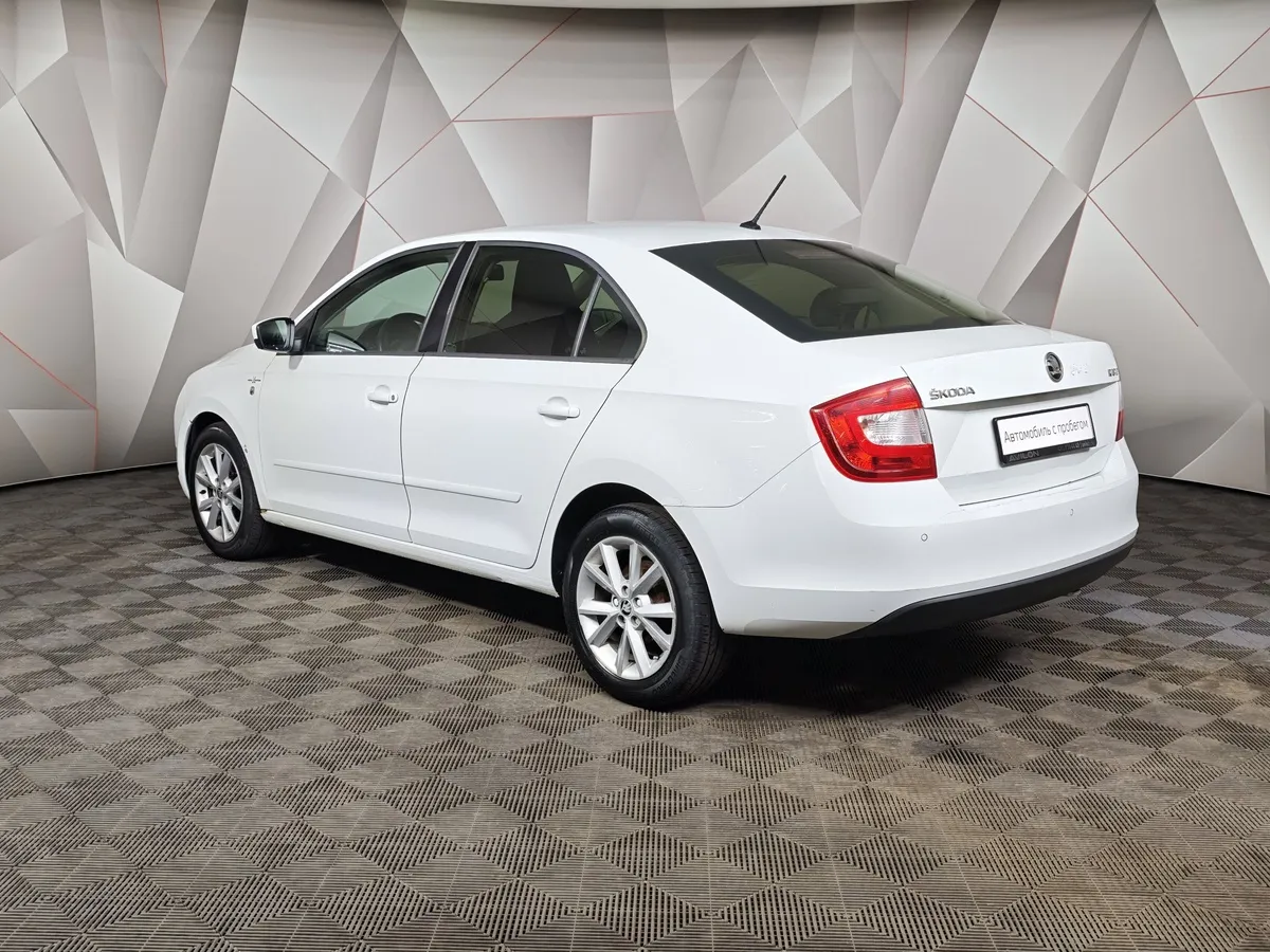 Skoda Rapid 1.6 MT (90 л.с.) Белый в АВИЛОН. Слайд №4