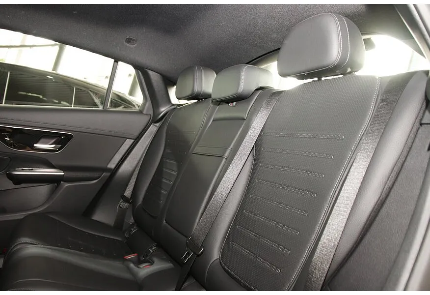 Mercedes-Benz GLC Купе 260 9G-TRONIC 4MATIC (204 л.с.) Черный в АВИЛОН. Слайд №9