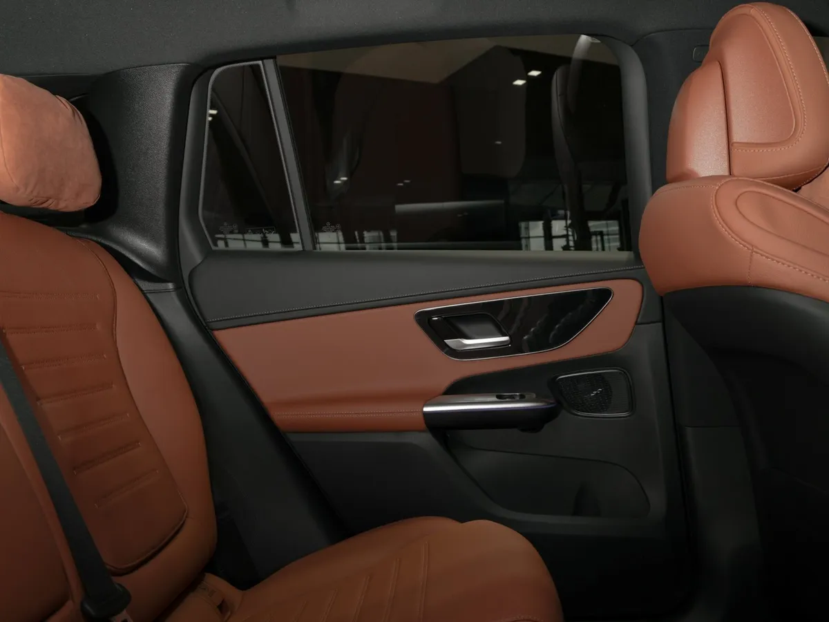 Mercedes-Benz GLC 260 L 9G-TRONIC 4MATIC (197 л.с.) Черный в АВИЛОН. Слайд №6