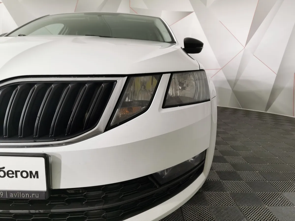 Skoda Octavia 1.6 AT (110 л.с.) Белый в АВИЛОН. Слайд №9
