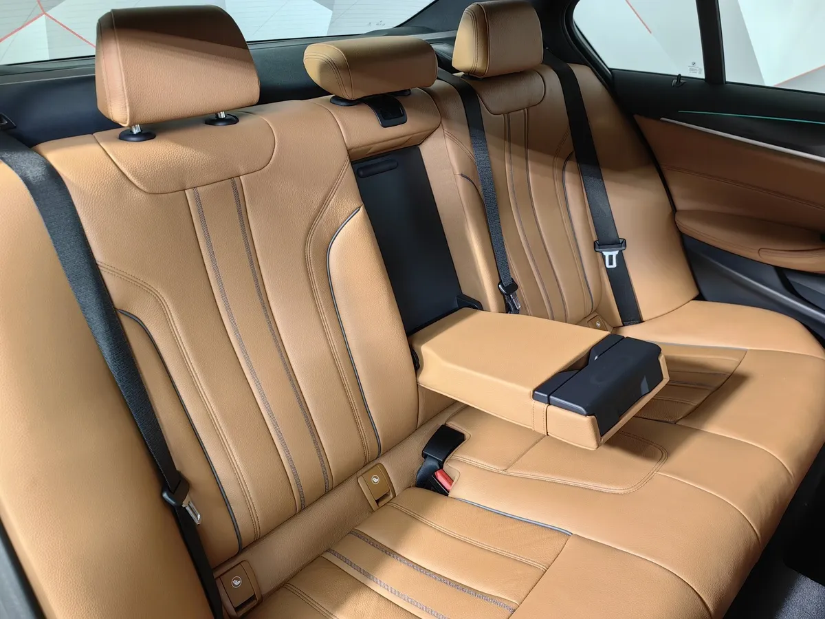 BMW 5 серия 530i xDrive Steptronic (249 л.с.) M Sport Plus Серый в АВИЛОН. Слайд №14