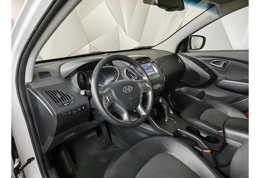 Hyundai ix35 2.0 AT 4WD (150 л.с.) Comfort + Navi Белый в АВИЛОН. Слайд №11
