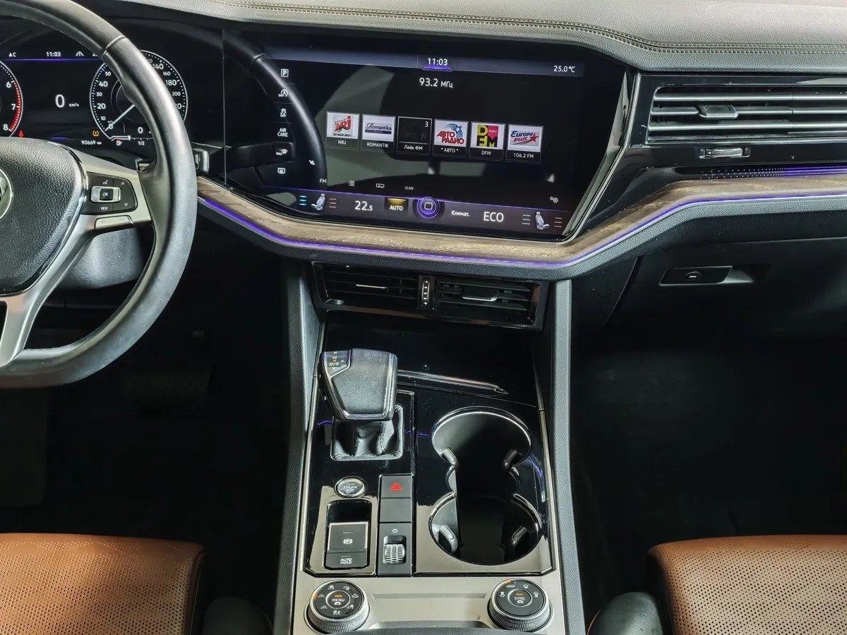 Volkswagen Touareg 2.0 TSI Tiptronic 4Motion (249 л.с.) Exclusive Черный в АВИЛОН. Слайд №15