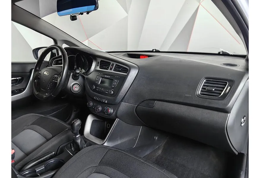 Kia Ceed 1.6 MT (129 л.с.) Comfort Белый в АВИЛОН. Слайд №13