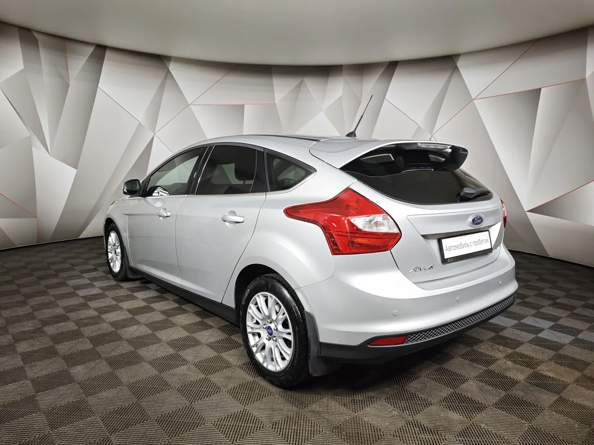 Ford Focus 1.6 PowerShift (125 л.с.) Titanium Серебристый в АВИЛОН. Слайд №4