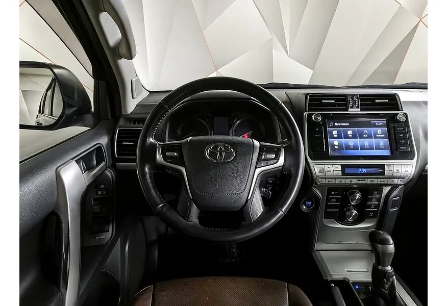 Toyota Land Cruiser Prado 2.8 D AT 4WD (5 мест) (177 л.с.) Комфорт Черный в АВИЛОН. Слайд №20