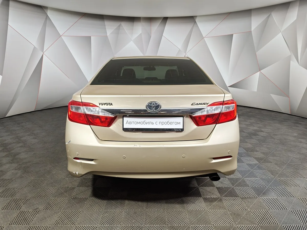 Toyota Camry 2.5 AT (181 л.с.) Бежевый в АВИЛОН. Слайд №8