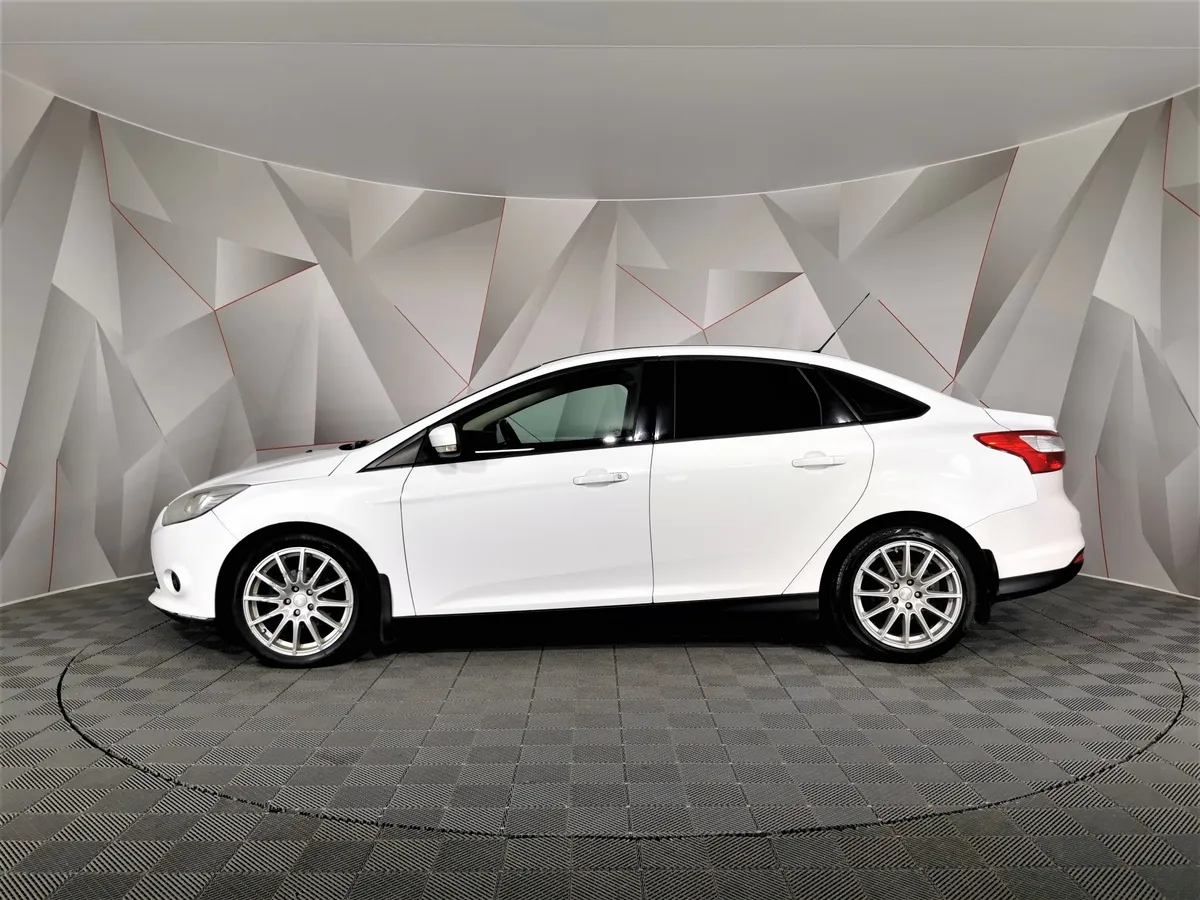 Ford Focus 1.6 MT (105 л.с.) Special Edition Белый в АВИЛОН. Слайд №5