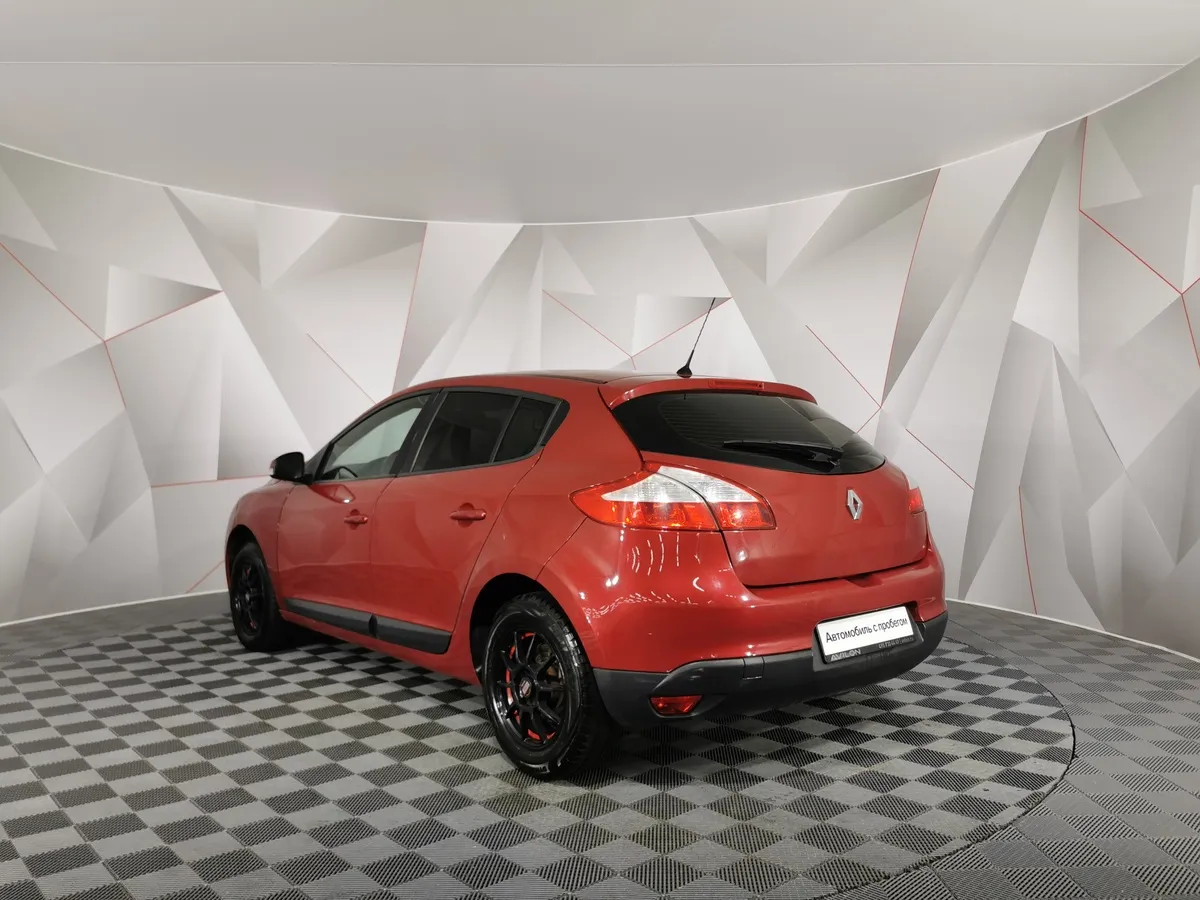 Renault Megane 1.6 MT (106 л.с.) Красный в АВИЛОН. Слайд №4