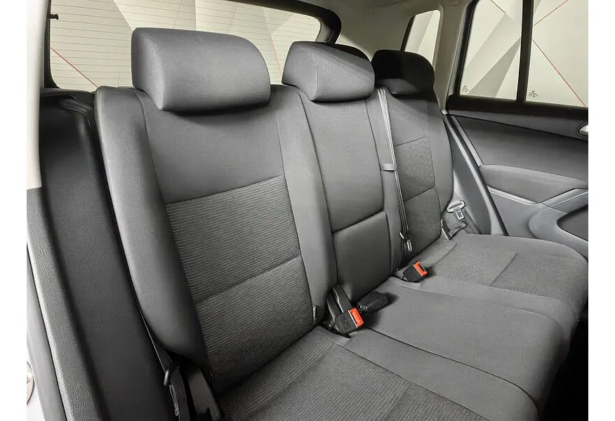 Volkswagen Tiguan 1.4 TSI BlueMotion MT (122 л.с.) Allstar Серебристый в АВИЛОН. Слайд №15