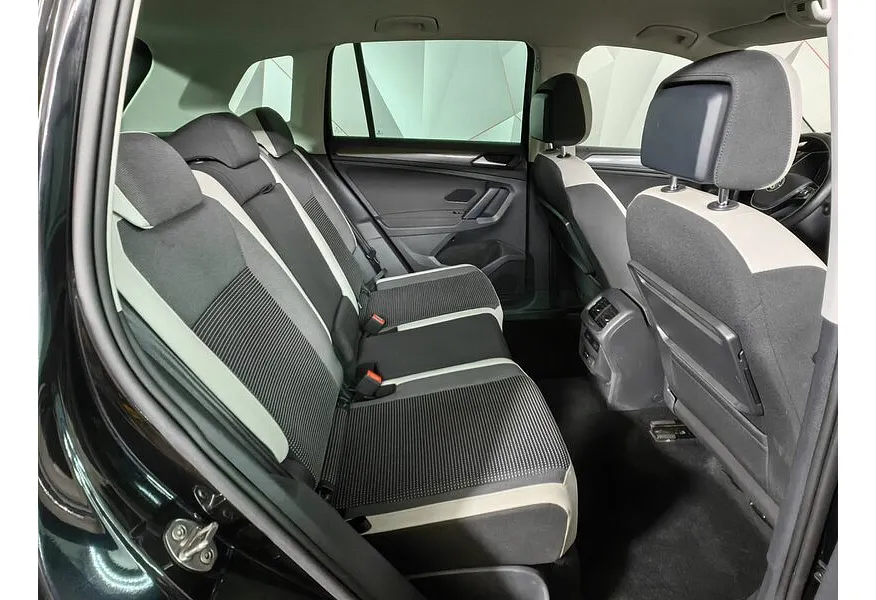 Volkswagen Tiguan 2.0 TDI 4Motion DSG (150 л.с.) OFFROAD Черный в АВИЛОН. Слайд №16