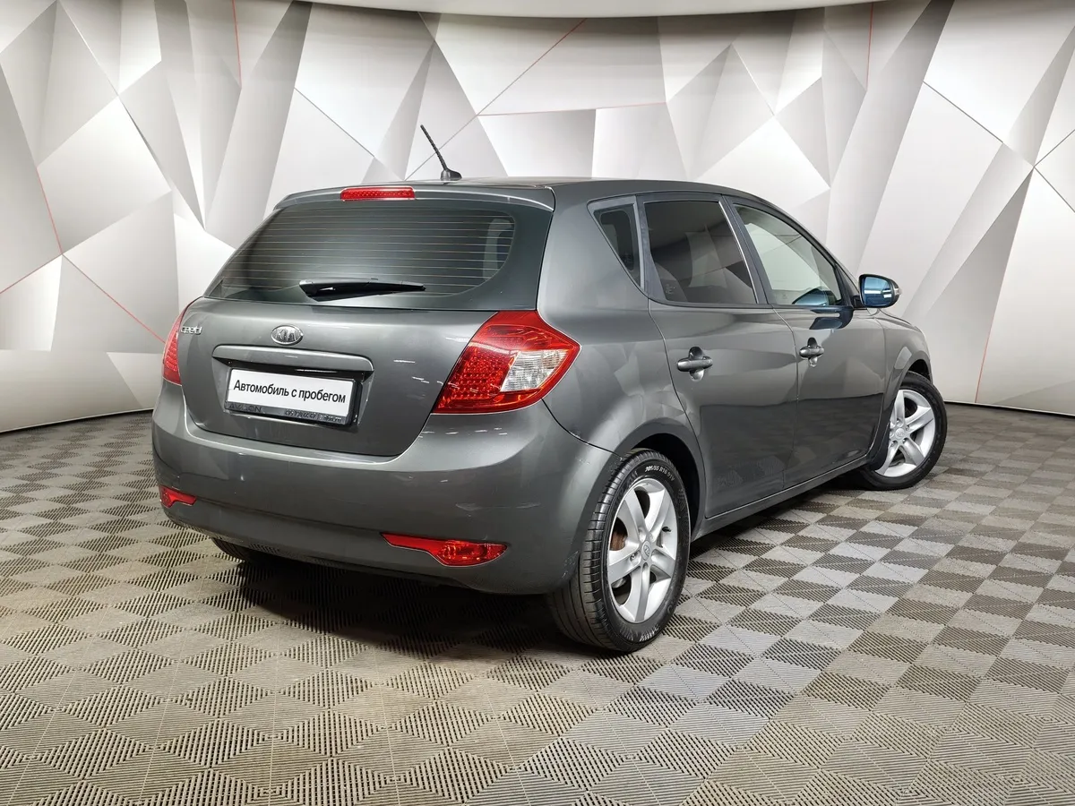 Kia Ceed 1.6 MT (129 л.с.) Comfort Серебристый в АВИЛОН. Слайд №2
