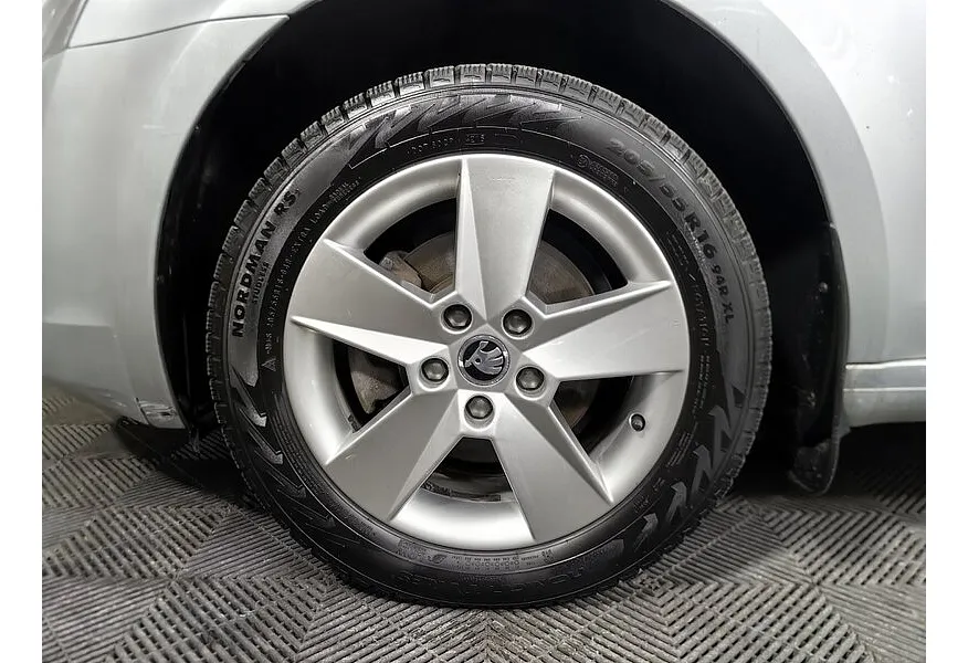 Skoda Octavia 1.6 AT (110 л.с.) Серебристый в АВИЛОН. Слайд №9