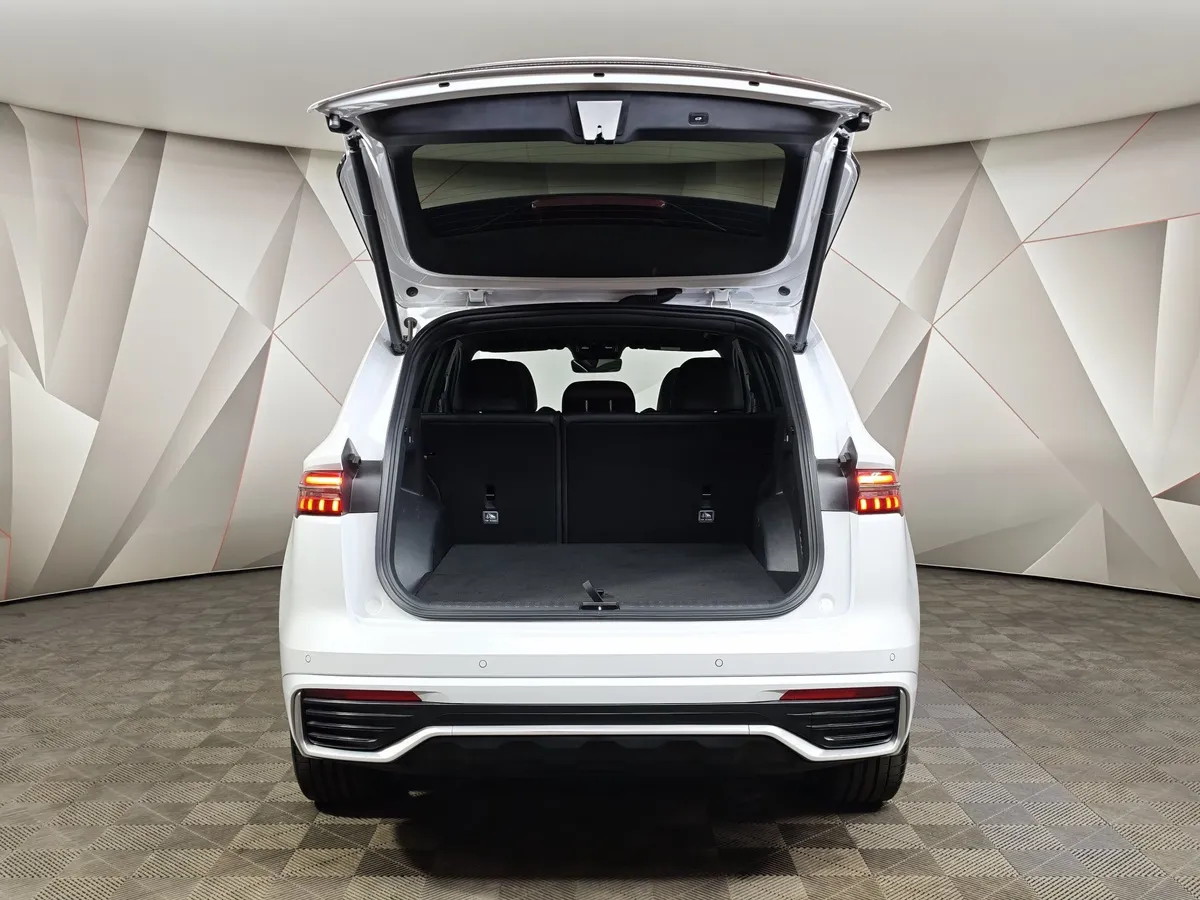Geely Monjaro 2.0T 8AT 4WD (238 л.с.) Flagship Белый в АВИЛОН. Слайд №11